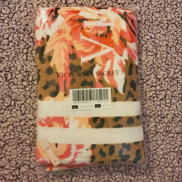 Victoria Secret Leopard Beach Swim Towel - Picture 3 of 3